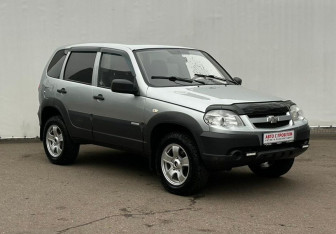 Подержанный автомобиль Chevrolet Niva 2014 года (3 фото)