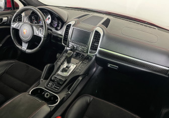Подержанный автомобиль Porsche Cayenne 2013 года (9 фото)