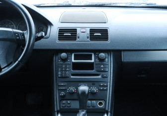 Подержанный автомобиль Volvo XC90 2004 года (14 фото)