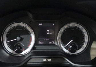 Подержанный автомобиль Skoda Octavia Liftback 2016 года (17 фото)