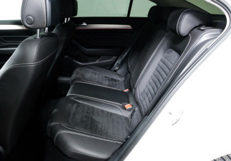 Подержанный автомобиль Volkswagen Passat Sedan 2020 года (15 фото)