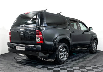 Подержанный автомобиль Toyota Hilux 2013 года (5 фото)