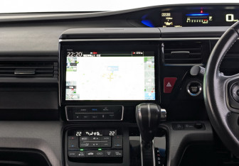 Подержанный автомобиль Honda Stepwgn 2018 года (30 фото)