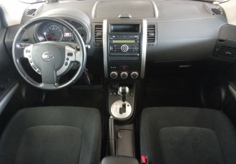 Подержанный автомобиль Nissan X-Trail 2011 года (11 фото)