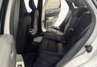 Подержанный автомобиль Volvo S40 2008 года (20 фото)