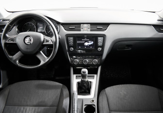 Подержанный автомобиль Skoda Octavia Liftback 2013 года (11 фото)