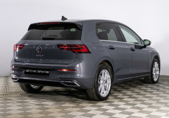 Подержанный автомобиль Volkswagen Golf Hatchback 2021 года (3 фото)