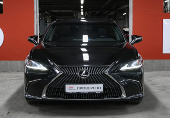 Подержанный автомобиль Lexus ES 2019 года (2 фото)
