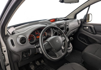 Подержанный автомобиль Peugeot Partner 2021 года (15 фото)