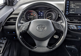 Подержанный автомобиль Toyota C-HR 2021 года (21 фото)