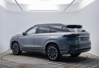 Подержанный автомобиль Jaecoo J8 2024 года (7 фото)