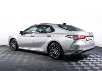 Подержанный автомобиль Toyota Camry Sedan 2022 года (7 фото)