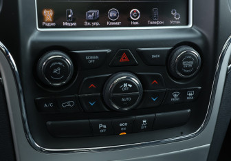 Подержанный автомобиль Jeep Grand Cherokee 2013 года (16 фото)