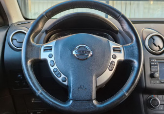 Подержанный автомобиль Nissan Qashqai 2011 года (16 фото)