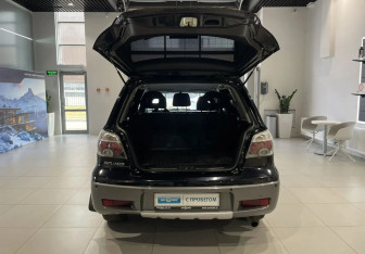 Подержанный автомобиль Mitsubishi Outlander 2005 года (7 фото)