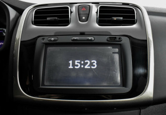 Подержанный автомобиль Renault Logan Sedan 2017 года (7 фото)