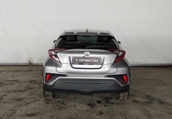 Подержанный автомобиль Toyota C-HR 2019 года (5 фото)