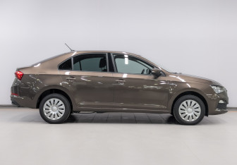Подержанный автомобиль Skoda Rapid Liftback 2022 года (4 фото)