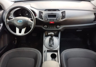Подержанный автомобиль Kia Sportage 2010 года (9 фото)