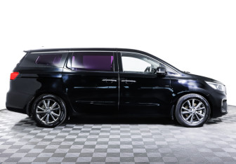 Подержанный автомобиль Kia Carnival 2018 года (4 фото)
