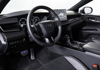 Подержанный автомобиль Toyota Camry Sedan 2025 года (15 фото)