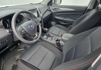 Подержанный автомобиль Changan CS75 2019 года (9 фото)