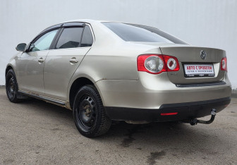 Подержанный автомобиль Volkswagen Jetta Sedan 2008 года (7 фото)