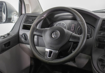 Подержанный автомобиль Volkswagen Caravelle 2010 года (16 фото)