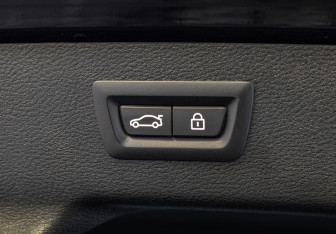 Подержанный автомобиль BMW X6 2015 года (24 фото)