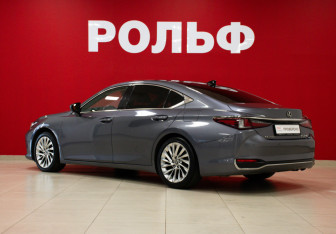 Подержанный автомобиль Lexus ES 2019 года (7 фото)