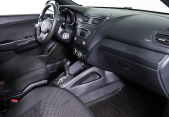 Подержанный автомобиль Kia Rio Hatchback 2012 года (10 фото)
