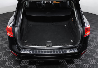 Подержанный автомобиль Volkswagen Touareg 2010 года (10 фото)