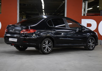 Подержанный автомобиль Peugeot 408 2012 года (5 фото)