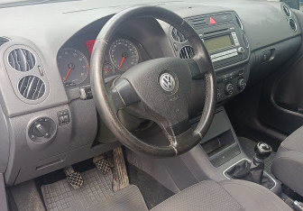 Подержанный автомобиль Volkswagen Golf Plus 2006 года (14 фото)