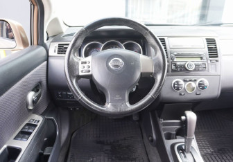 Подержанный автомобиль Nissan Tiida Sedan 2007 года (13 фото)