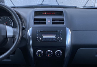 Подержанный автомобиль Suzuki SX4 Hatchback 2009 года (12 фото)