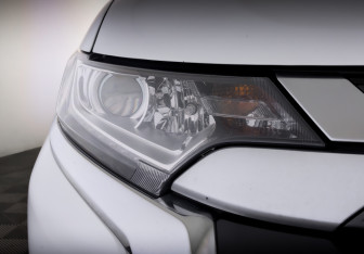 Подержанный автомобиль Mitsubishi Outlander 2018 года (17 фото)
