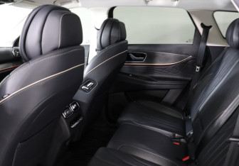 Подержанный автомобиль Jaecoo J8 2024 года (12 фото)