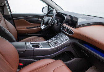 Подержанный автомобиль Hyundai Santa Fe 2023 года (9 фото)