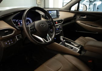 Подержанный автомобиль Hyundai Santa Fe 2019 года (7 фото)