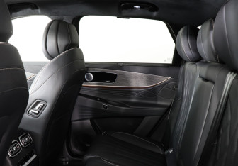 Подержанный автомобиль Jaecoo J8 2024 года (12 фото)