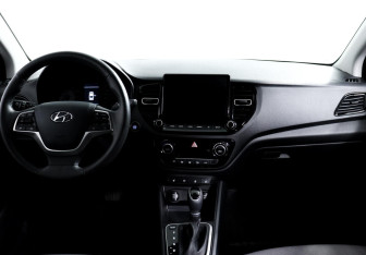 Подержанный автомобиль Hyundai Solaris Sedan 2021 года (10 фото)