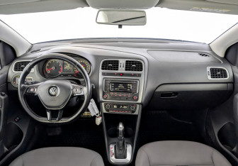 Подержанный автомобиль Volkswagen Polo Sedan 2016 года (14 фото)