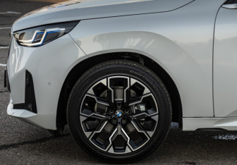 Подержанный автомобиль BMW X3 2025 года (12 фото)
