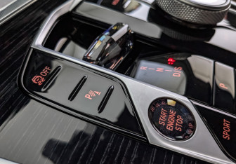 Подержанный автомобиль BMW X6 2025 года (25 фото)