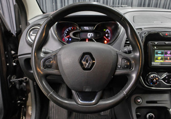 Подержанный автомобиль Renault Kaptur 2019 года (17 фото)
