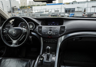 Подержанный автомобиль Honda Accord Sedan 2011 года (12 фото)