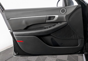 Подержанный автомобиль Hyundai Sonata 2023 года (19 фото)