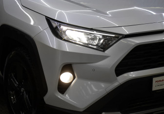 Подержанный автомобиль Toyota RAV4 2022 года (25 фото)
