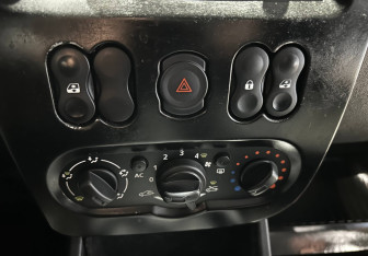 Подержанный автомобиль Renault Sandero 2014 года (3 фото)